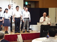 挨拶する駒井東京同窓会長